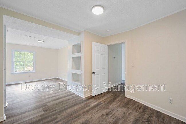 Building Photo - 5332 Oakdale Ave