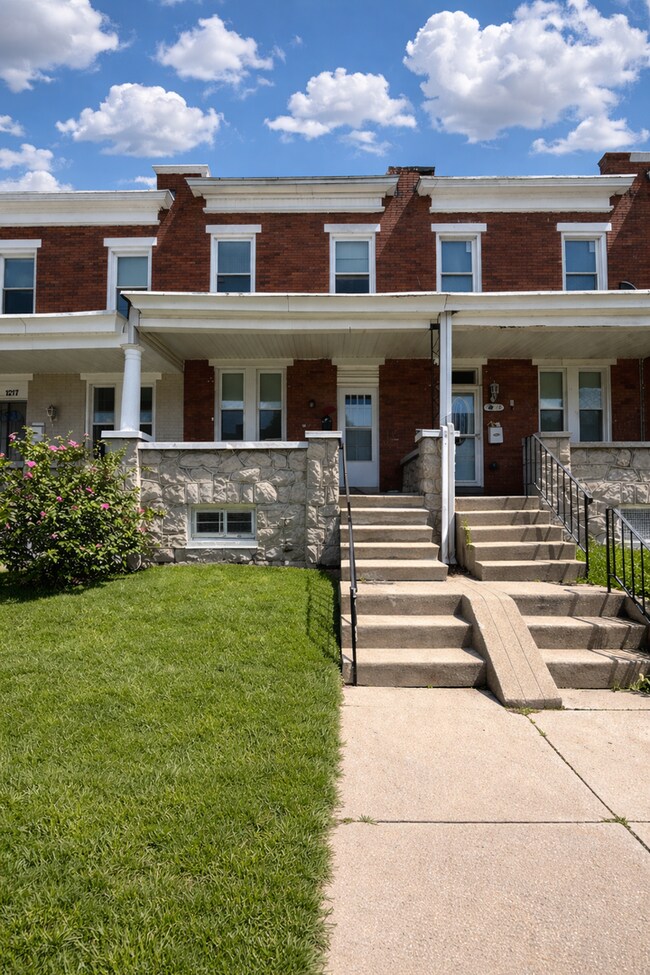 Building Photo - Three Bedroom Home In Baltimore