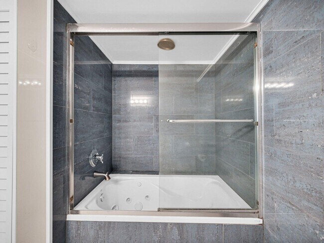 Building Photo - 2049 S Ocean Dr