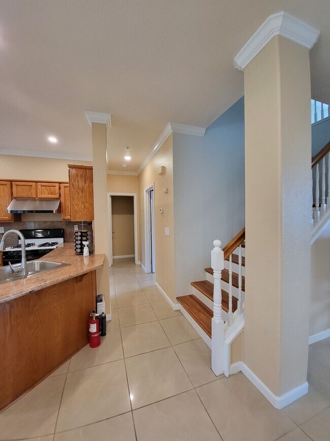 Building Photo - 920 Garcia Dr