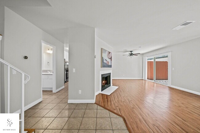 Building Photo - Charming 2-Bed Townhouse with Fireplace in Prime CA Location!