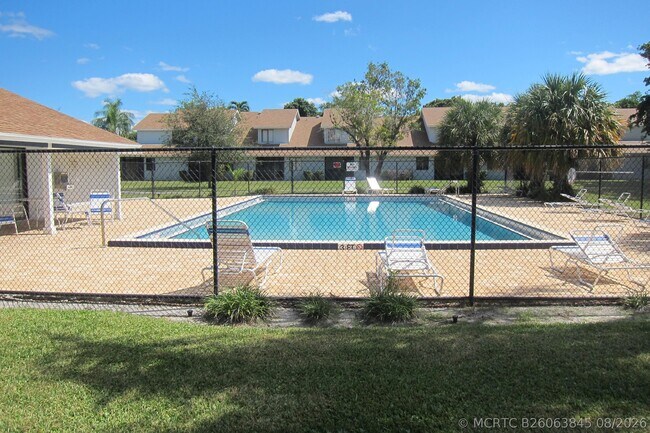 Building Photo - 1517 Woodbridge Lakes Cir