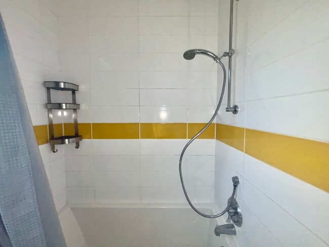 Building Photo - Hemphill Park Gem! 4 Bed/2.5 Bath - Availa...