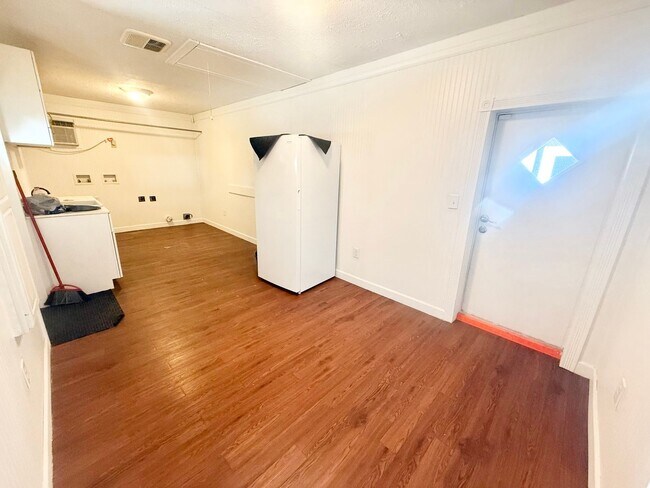 Building Photo - 284 CR 202