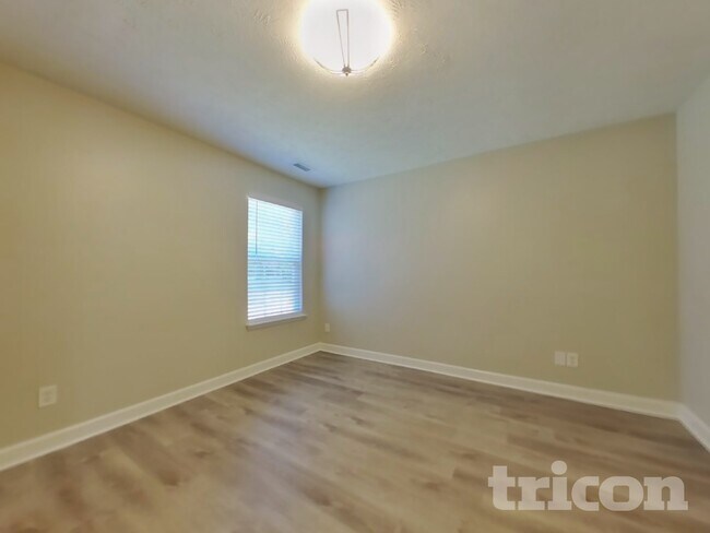 Building Photo - 645 Belgium Dr