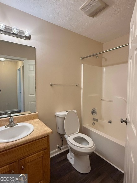 Building Photo - 175 River N Ct