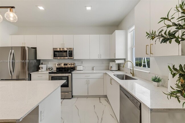 Building Photo - 16753 SW 290th Ln