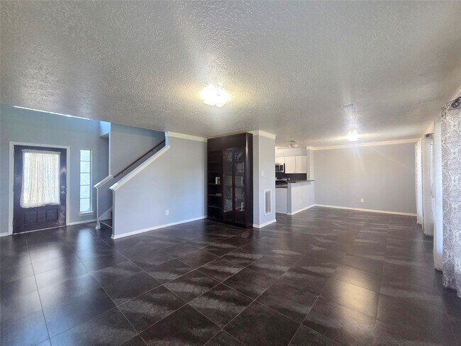 Building Photo - 16102 Mission Village Dr