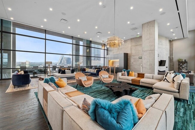 Building Photo - 70 Rainey St