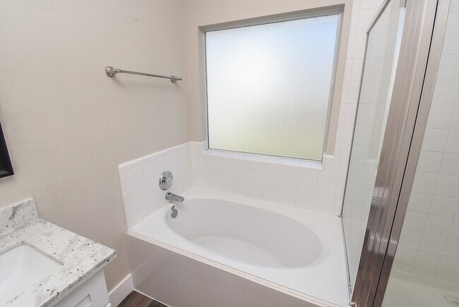 Building Photo - 20922 Barbons Heath Ct