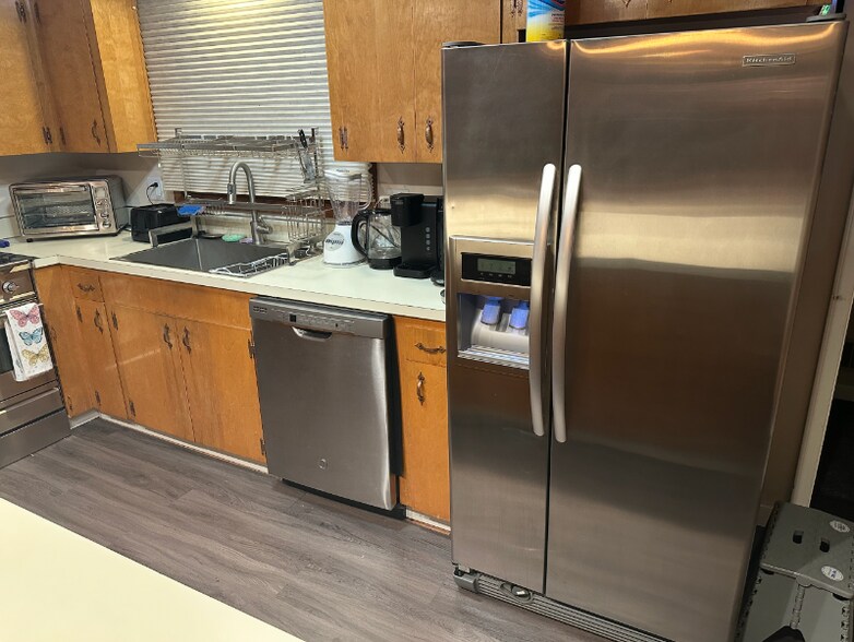 Building Photo - 11500 SW Fairfield St