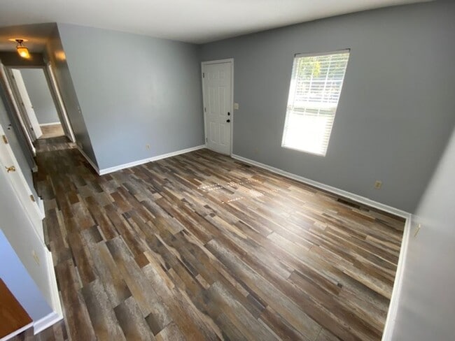 Building Photo - Rural & Adorable Rancher for Rent on large lot!