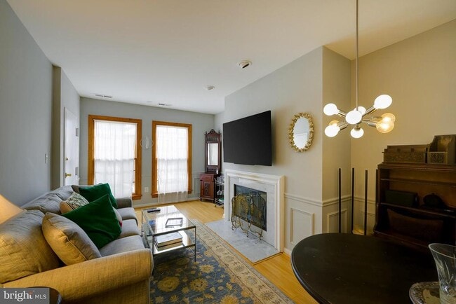 Building Photo - 226 3rd St NE