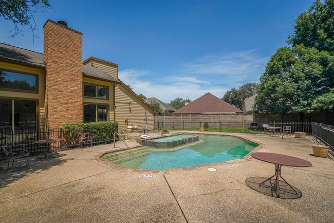 Building Photo - 16800 Sugar Pine Dr