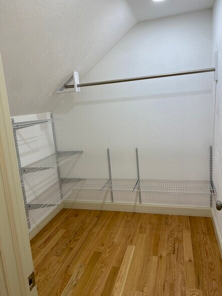 Building Photo - 585 Highland Ave