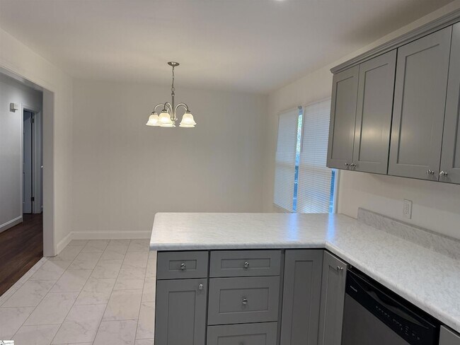 Building Photo - 320 Elaine Ave