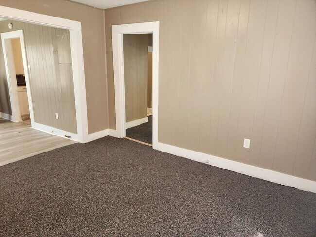 Building Photo - 809 S Avenue A