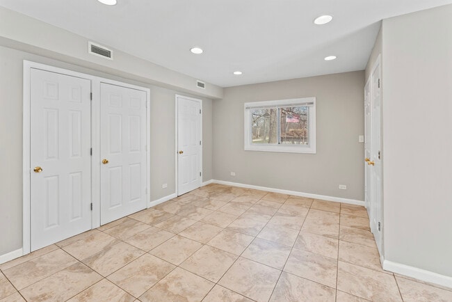 Building Photo - 2916 Oakwood Ave