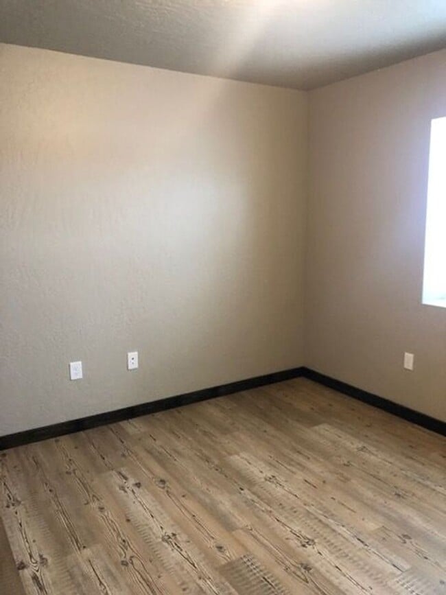Building Photo - 13704 W Bergen Dr