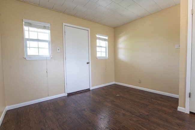 Building Photo - 121 W Stonecastle Dr