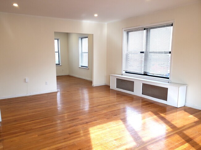 Building Photo - 67-135-135 Dartmouth St