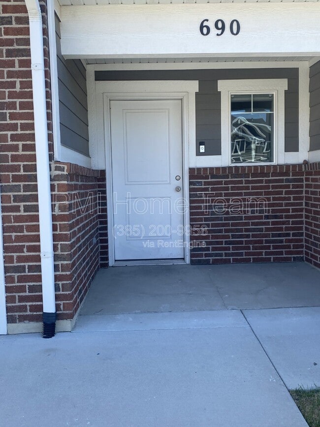 Building Photo - 690 N 1775 W