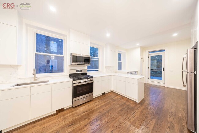 Building Photo - 1726 Beacon St