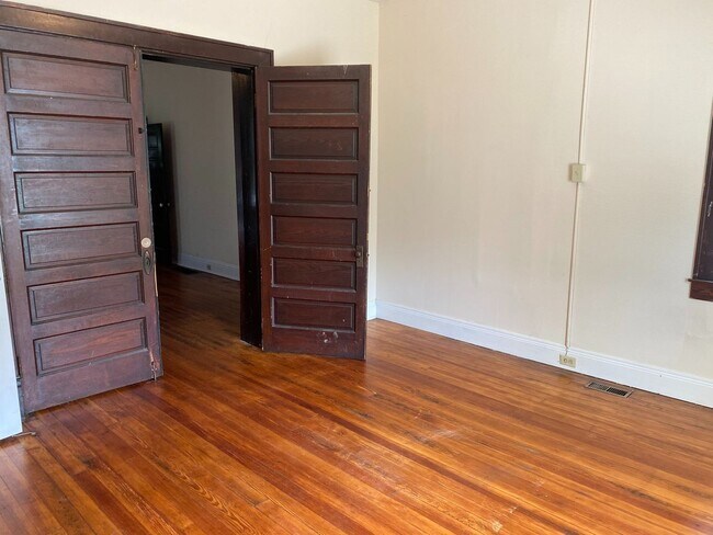 Building Photo - 339 Park Ave