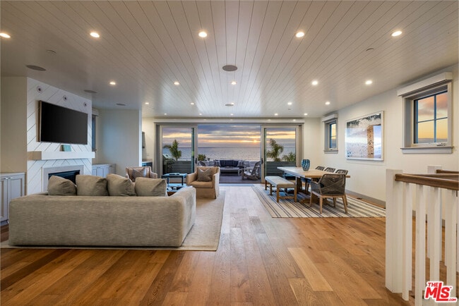 Building Photo - 703 Bayview Dr