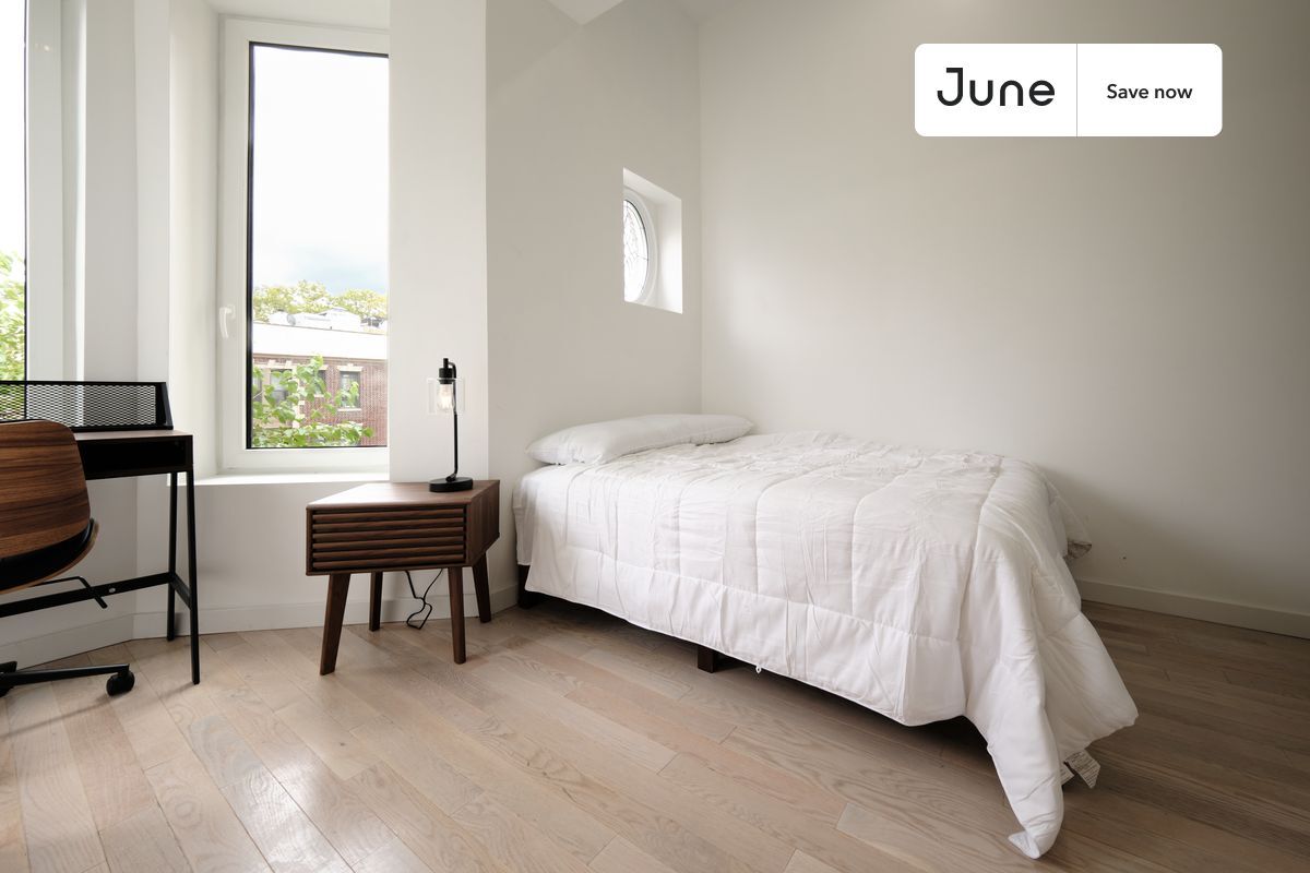 Building Photo - 624 E 17th St