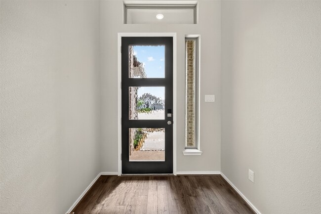 Building Photo - 411 Sunlit Vly Cir