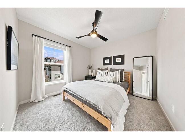 Building Photo - 2217 Gateway Curv