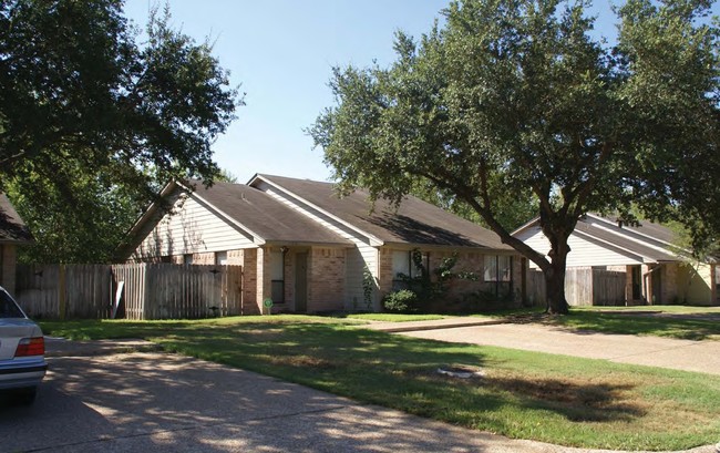 Primary Photo - Hickory Park Duplexes