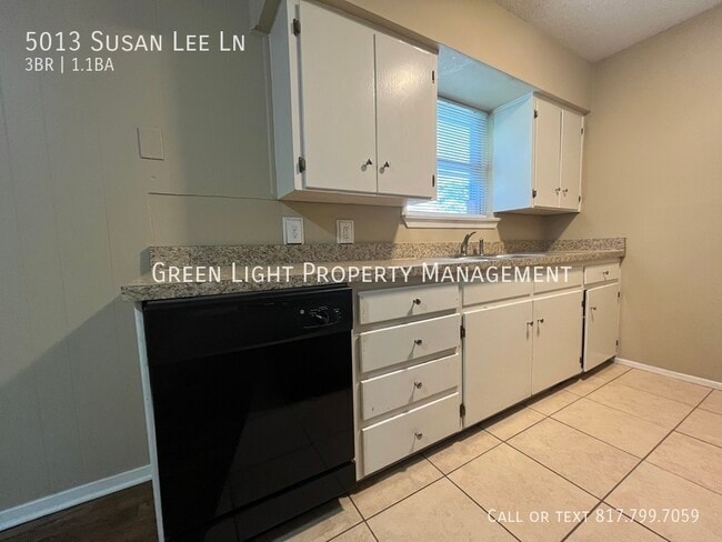 Building Photo - 5013 Susan Lee Ln