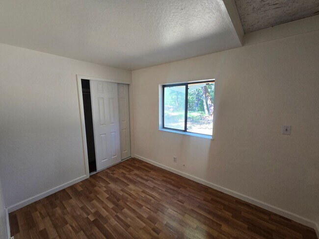 Building Photo - Charming 3-bedroom, 2-bathroom house locat...