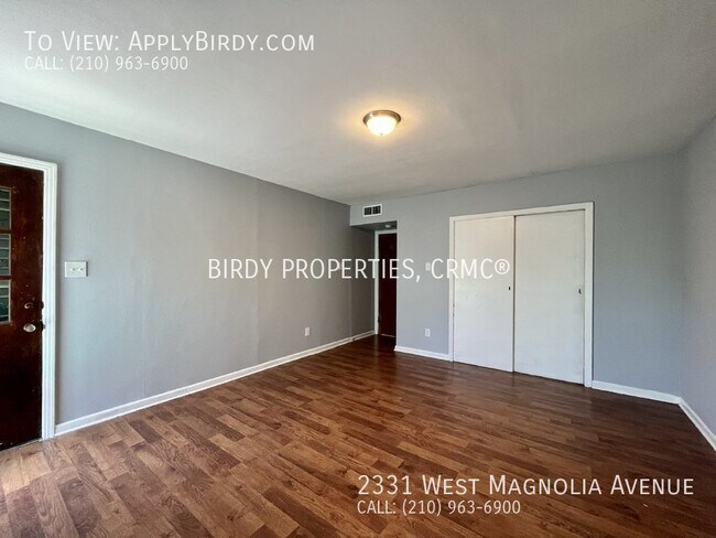Building Photo - **3 Bed, 2 Bath Home with Detached Garage/...