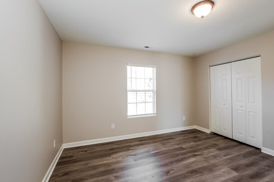 Building Photo - 15823 Circlegreen Dr