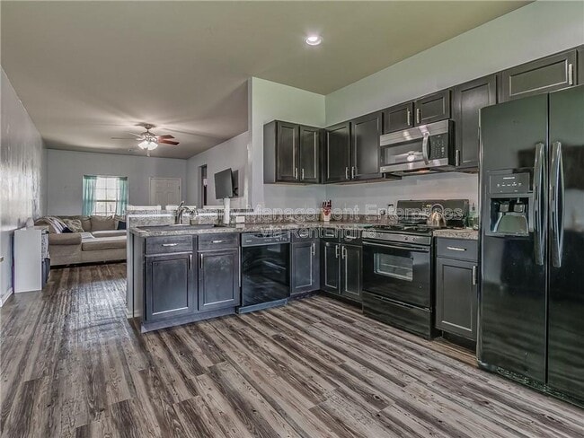 Building Photo - 1912 Autumn Way