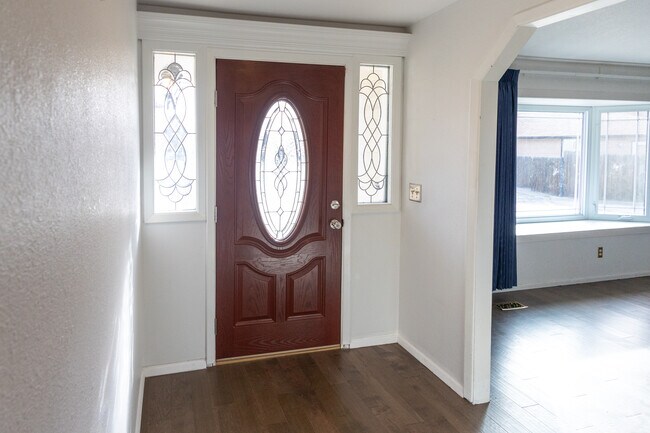 Building Photo - 1132 S Amaya Ave