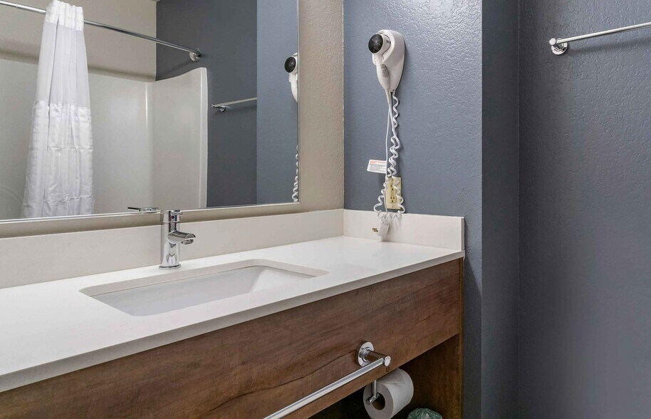Building Photo - Furnished Studio-San Antonio - North