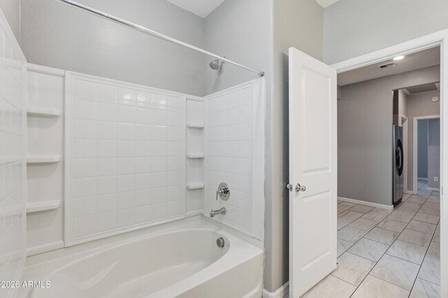 Building Photo - 1692 W Aztec Dr