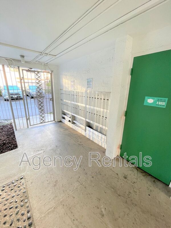 Building Photo - 1525 Kewalo St