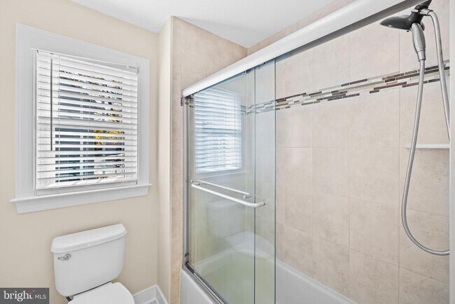 Building Photo - 46564 Hampshire Station Dr