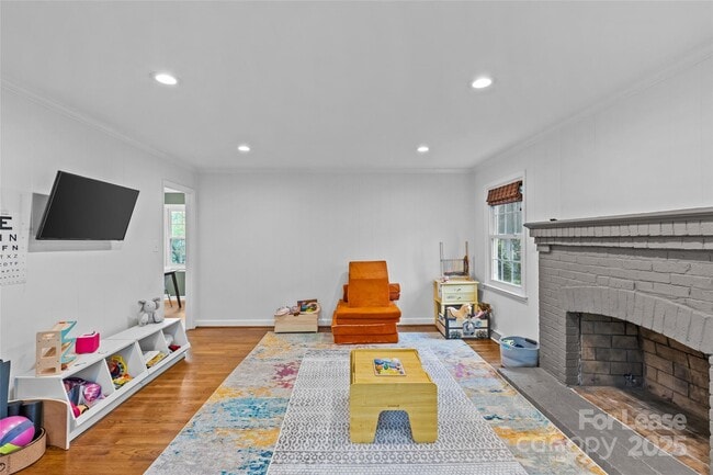 Building Photo - 2418 Ainsdale Rd