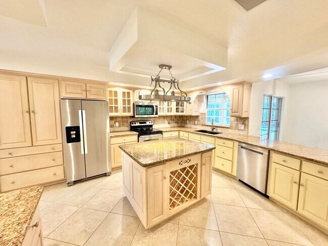 Building Photo - ** BERKSHIRE LAKES ** 3 BED + DEN / 2.5 BA...