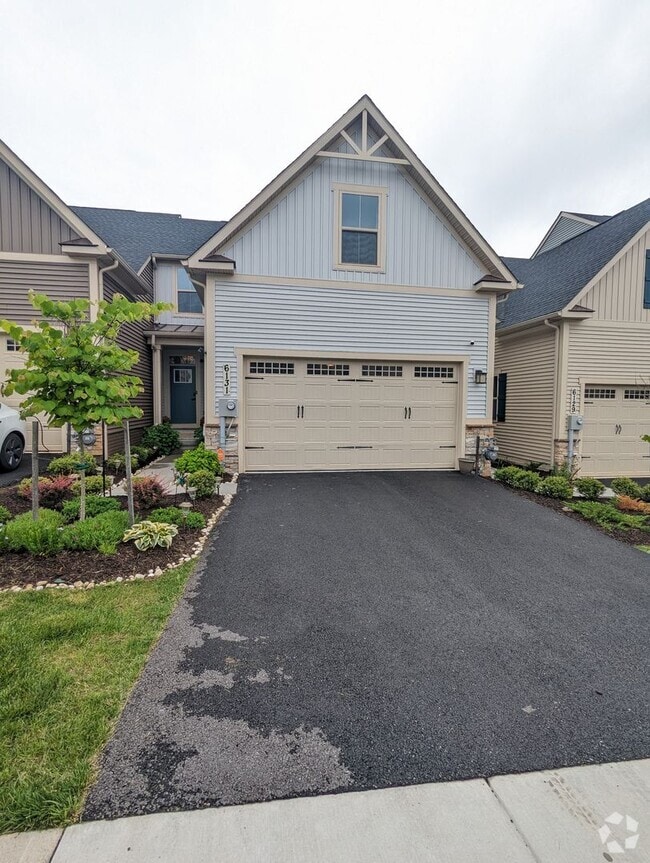 Building Photo - Stunning villa in the Harrison Terrace com...
