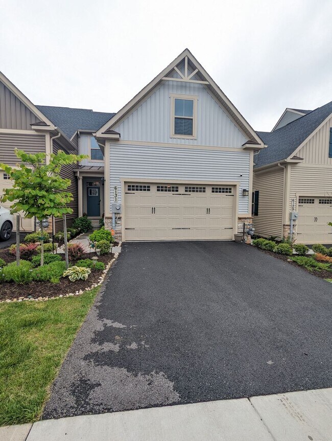 Primary Photo - Stunning villa in the Harrison Terrace com...