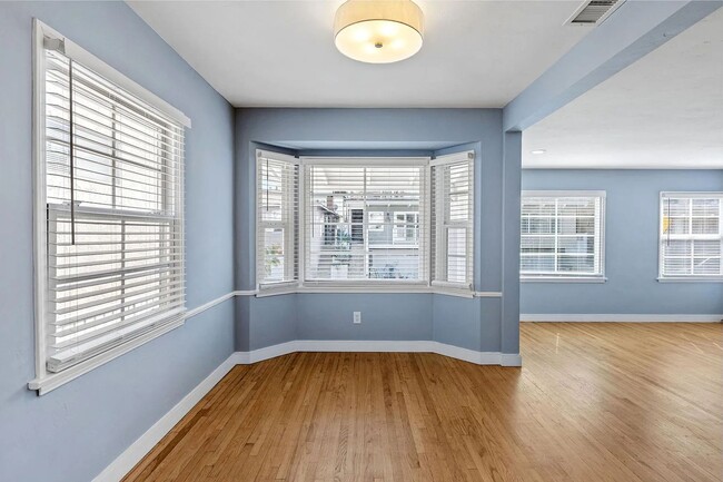 Building Photo - Charming 3BD/2BA Hermosa Beach Bungalow