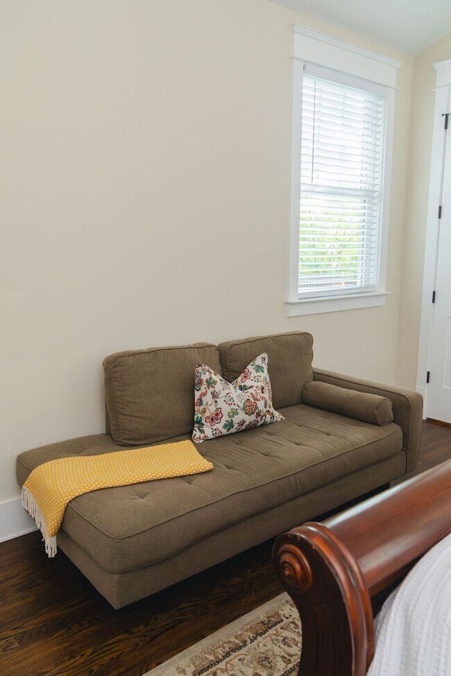 Building Photo - Beautiful 3 bedroom Home for Rent, middle of The Nations with a "4th"/bonus room