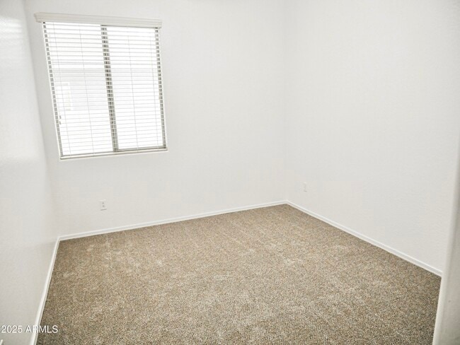 Building Photo - 1024 W Ayrshire Trail